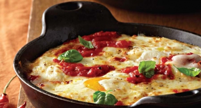 Baked Eggs with Ricotta, Mozzarella, and Spicy Tomato Sauce - Galbani Cheese
