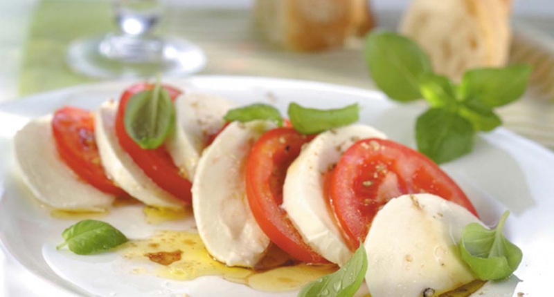 Caprese Salad with Guacamole Caprese Salad with Guacamole