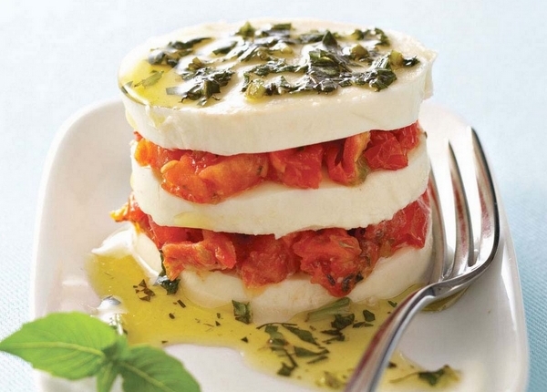 Caprese Salad with Sundried Tomatoes Caprese Salad with Sundried Tomatoes Recipe