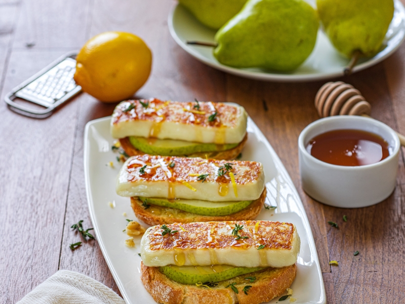 Pear, Honey and Thyme Crostini - Galbani Cheese